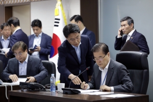24일 북한의 미사일 발사에 대해 정의용ㅇ 청와대 안보실장 주재로 NSC상임위원회를 열고 있다.