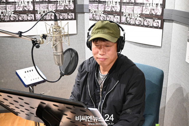국경없는의사회 사진전 오디오 가이드 녹음에 목소리 재능 기부로 참여한 배우 유해진