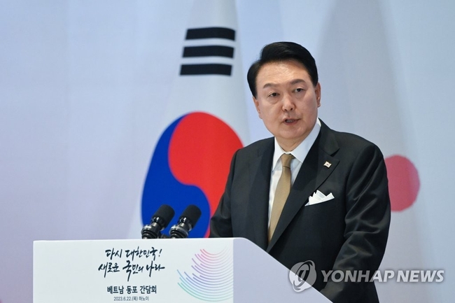 윤석열 대통령이 지난 22일 하노이 한 호텔에서 열린 베트남 동포 오찬 간담회에서 격려사를 하고있다. 2023.6.22 【공동취재】