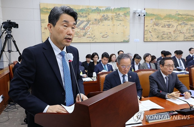  이주호 사회부총리 겸 교육부 장관이 24일 오전 서울 국회에서 열린 교육위원회 국정감사에서 발언하고 있다. 2024.10.24 <br>
【서울=연합뉴스】