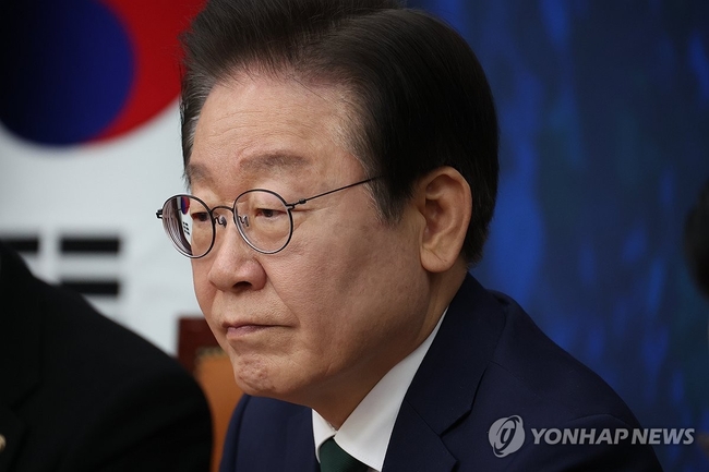 더불어민주당 이재명 대표가 18일 서울 여의도 국회에서 열린 최고위원회의에서 굳은 표정을 짓고 있다. 2024.11.18 <br>
【서울=연합뉴스】