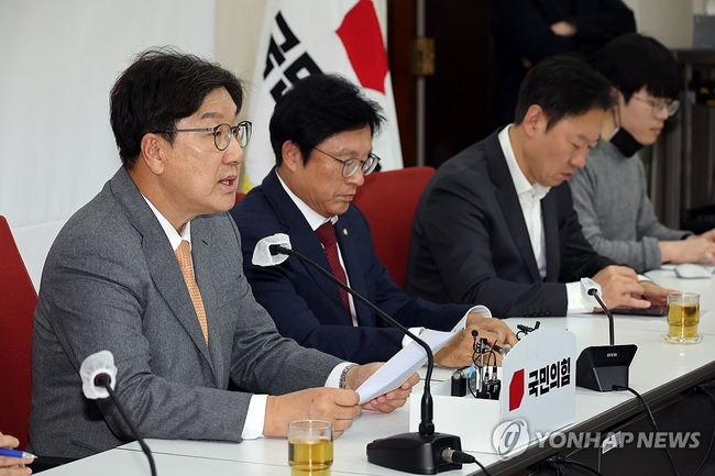 국민의힘 권성동 신임 원내대표가 13일 오후 국회에서 현안 관련 기자간담회를 하고 있다. 2024.12.13【서울=연합뉴스】