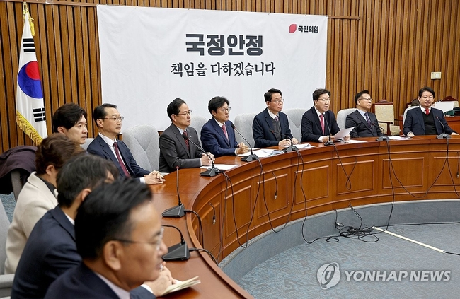 국민의힘 권성동 원내대표가 10일 오전 서울 국회에서 열린 원내대책회의에 참석해 발언하고 있다. 2025.1.10 【서울=연합뉴스】