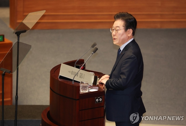 더불어민주당 이재명 대표가 10일 서울 여의도 국회에서 열린 본회의에서 교섭단체 대표연설을 하고 있다. 2025.2.10<br>
【서울=연합뉴스】