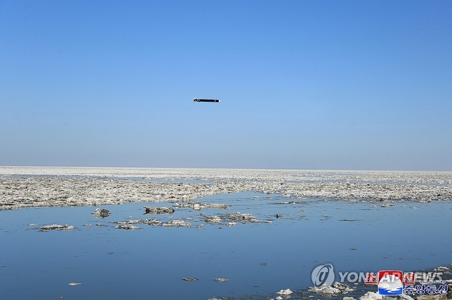 북한이 지난 26일 오전 전략순항미사일 발사훈련을 진행했다고 조선중앙통신이 28일 보도했다. 통신은 김정은 국무위원장이 훈련을 참관했다고 보도했다. 2025.2.28 【국내에서만 사용가능=연합뉴스】