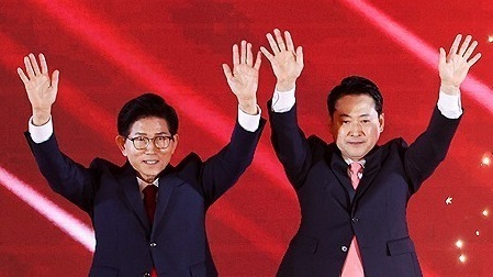국민의 힘 당 대표 선풀 전당대회에서 과반득표 미달로 결선투표에 진출한 김문수(좌)후보와 장동혁후보(우) 【연합뉴스TV 캡쳐】