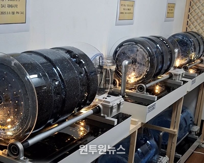 특수한 공법으로 제작된 브로콜리 새싹 재배기가 작동중인 모습