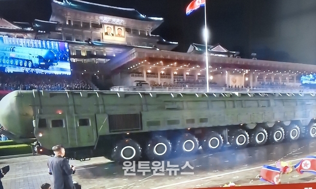 열병식 때 처음 공개된 화성-20형은 북한이 미국 본토를 타격할 수 있다는 다탄두 ICBM 확보 목적으로 개발 중인 미사일로 알려져<br>
【연합뉴스TV 화면 캡쳐】