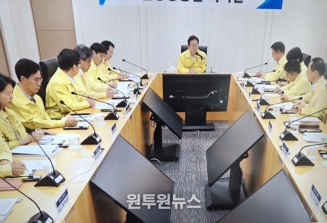 이재명 대통령이 국가정보자원관리원 화재 발생 관련 중앙재난안전 대책 회의를 하고 있다.【연합뉴스TV화면 캡쳐】