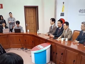 장동혁, 韓제명 후폭풍 내홍속 재신임 '승부수'…친한계 "협박" 반발