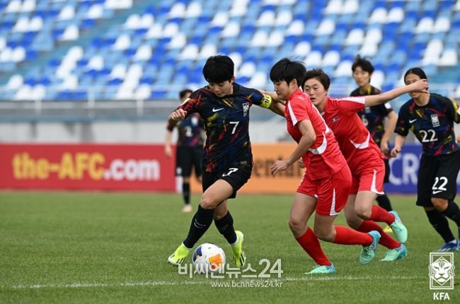 여자 U-20 대표팀이 아시안컵 준결승에서 탈락했다. 사진은 돌파를 시도하는 전유경의 모습.