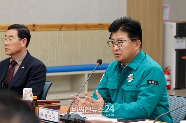 최충규 대덕구청장이 22일 구청 대회의실에서 열린 ‘2024년 1분기 대덕구 통합방위협의회’ 회의를 주재하고 있다.