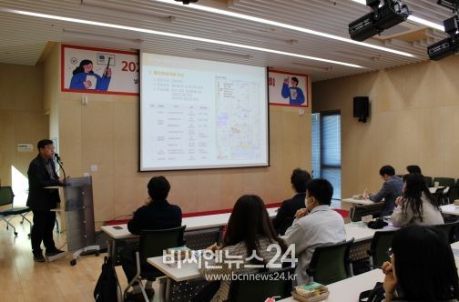 수성구와 (재)대구경북디자인진흥원이 지난 15일 함장종합사회복지관 3층 강당에서 개최한 ‘들안예술마을 활성화’ 사업설명회 모습