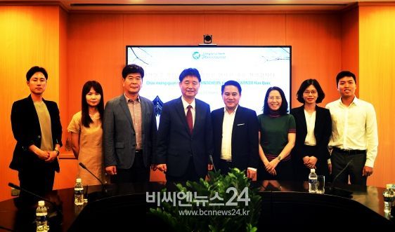 최문순 군수 등 화천군 홍보단이 지난 14일부터 22일까지, 동남아시아 현지에서 화천산천어축제와 화천군 사계관광 홍보와 관광객 유치활동을 펼쳤다.