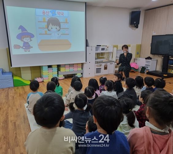 지난해 미취학 어린이 대상 마약류 및 약물 오남용 예방교육을 실시 중이다