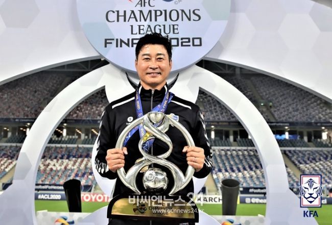 울산을 맡아 2020 AFC 챔피언스리그 우승을 차지했을 때 김도훈 감독.