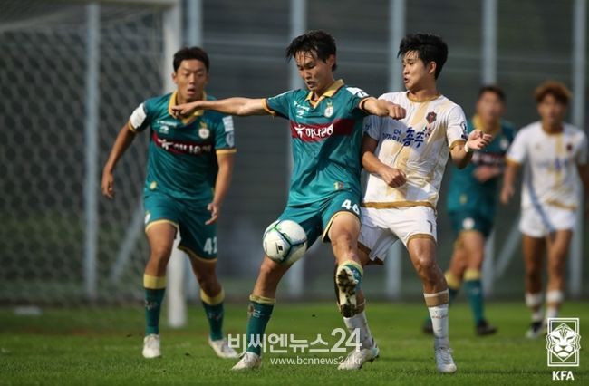 지난해 대전하나시티즌 B팀과 FC충주(흰색 유니폼) 간 K4리그 경기 장면.