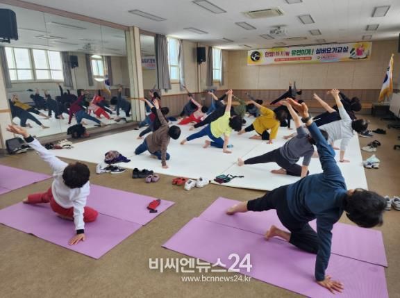 함평군 보건소, 한방 실버요가교실 운영...열띤 호응