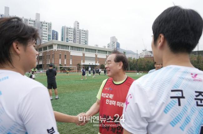 하윤수 교육감 7일 교육감배 족구대회 경기 참관