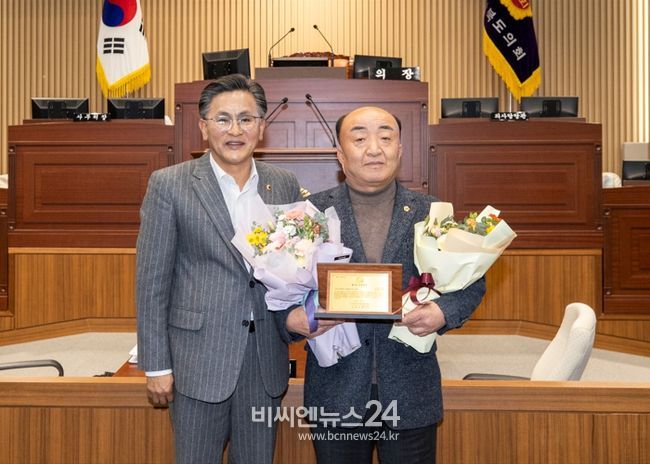 김홍구 경북도의원, 正明 의정 대상 수상