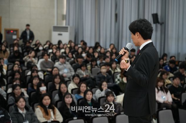 최윤홍 부산시교육감 권한대행 2일 1급 정교사 자격연수서 특강