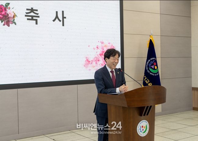 부산교육청, 13일 문해교육 학력 인정서 수여식 개최