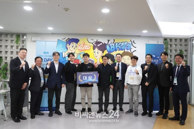 21일 IBK창공 구로센터에서 열린 조달청-IBK창공 투자설명회 참석자들이 함께 사진을 찍고 있다.
<p>