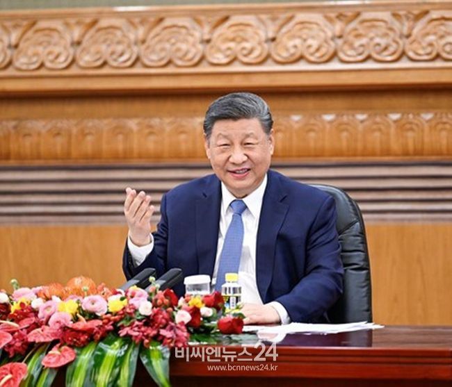 28일 오전, 베이징 인민대회당에서 국제공상계 대표와 회견하는 시 주석. (사진/신화통신)