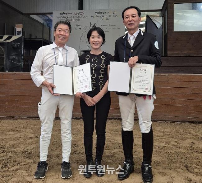 이종하 선수(사진 오른쪽 첫번째) 시상 장면