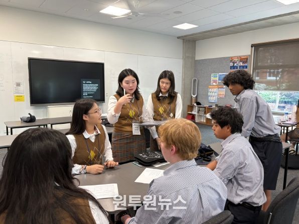 세종국제고 1학년 학생들이 호주 캔버라 그래머 스쿨을 방문하여 교류 활동 모습