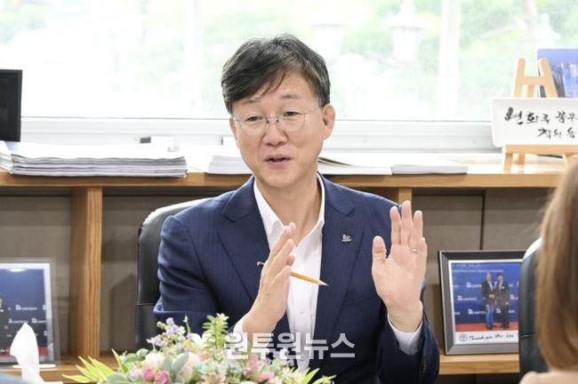 사교육 부담 완화책 '강남인강' 도입… 1만 원에 年 1,500개 강좌 수강