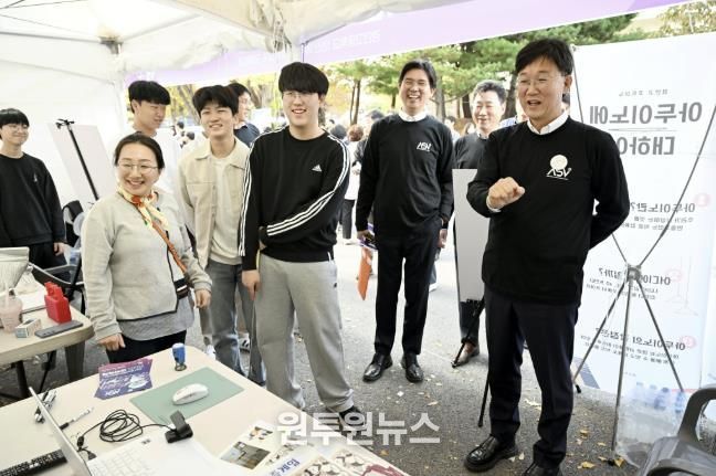 사교육 부담 완화책 '강남인강' 도입… 1만 원에 年 1,500개 강좌 수강