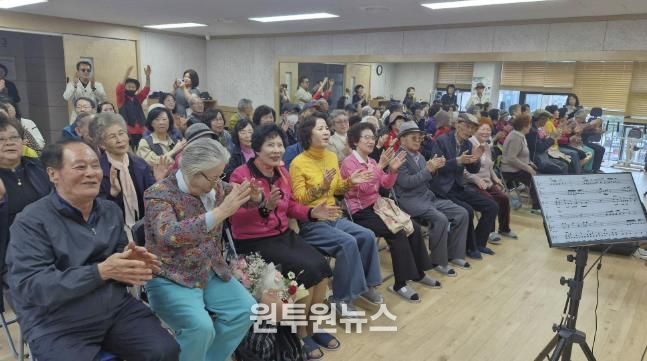 안양시 동안치매안심센터, 치매가족 힐링 프로그램 ‘동치美 가을음악회’성료