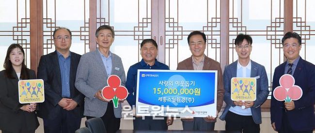 왼쪽부터 평택시 폐기물관리팀 이슬 주무관, 폐기물관리팀 최기영 팀장, 기후환경국 우정식 국장, 세종스틸환경(주) 이환중 본부장, 정장선 평택시장, 자원순환과 최원관 과장, 평택행복나눔본부 황성식 나눔국장