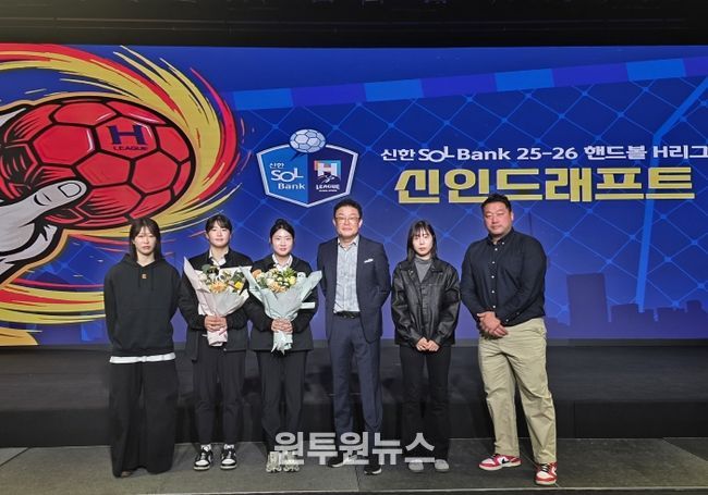 왼쪽부터) 서아루, 박소망, 윤별, 오세일 감독,김금정, 이동명 코치