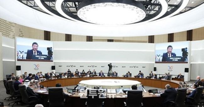 31일 오전 '제32차 APEC 경제체 지도자회의' 제1세션에서 연설 중인 시 주석. (사진/신화통신)