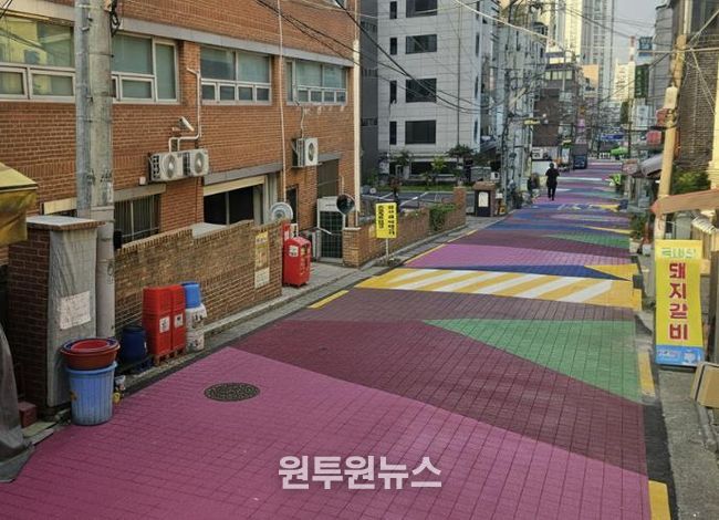 재포장된 쌍리단길 일대 도로 모습