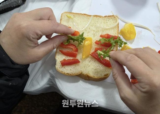 참가자들과 함께한 푸드아트테라피 작품