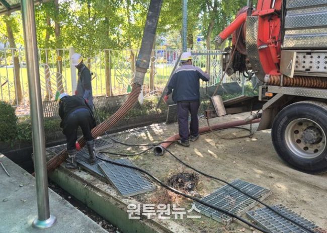 학교 배수로 청소