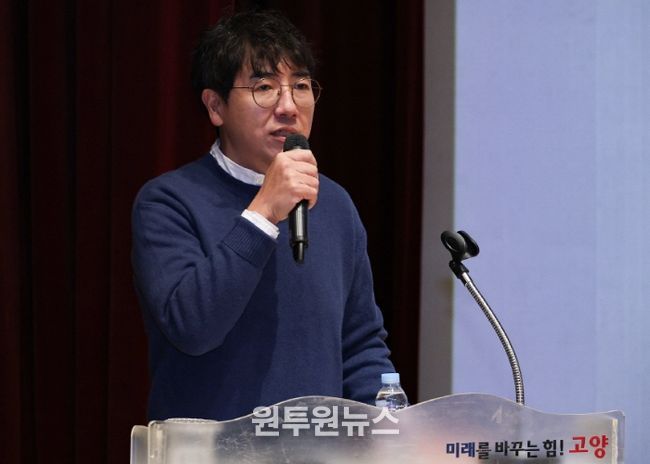 ‘2025년 11월 직원 소통·공감의 날’ 에 초청돼 특강 중인‘런던고라니’김희욱 강사