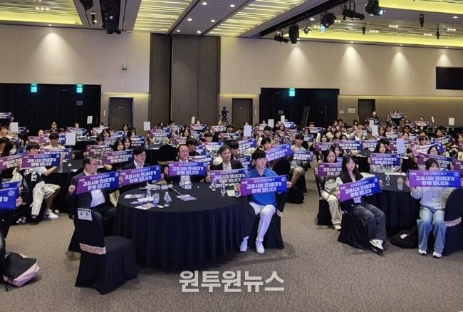 김포시는 지난 9월 21일 진로진학 멘토링 발대식을 개최했다.(단체사진)