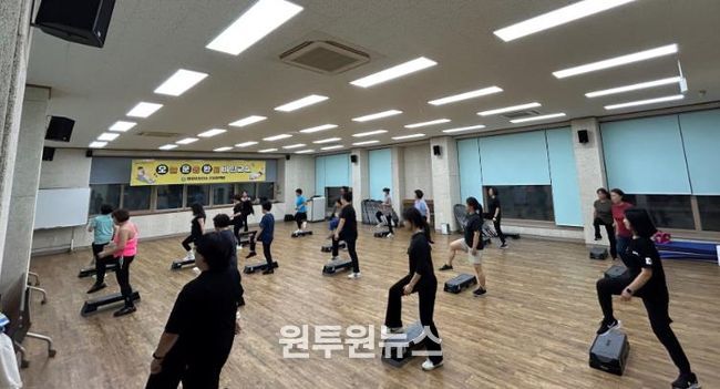 영광군, 스텝로빅으로 건강도 자신감도 ‘스텝 UP!’