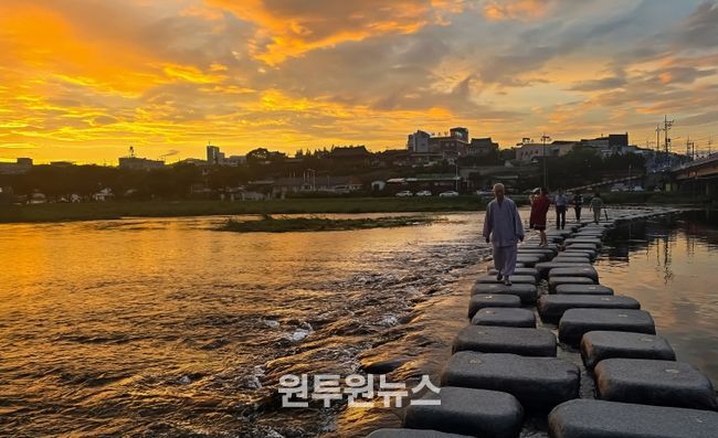 침수교를 건너며(오경택)