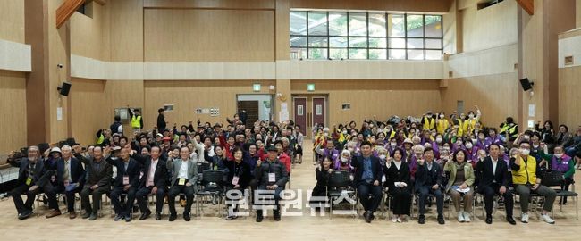 나주시가 국립나주숲체원 대강당에서 ‘숲속치매안심학교’ 졸업식을 개최했다.