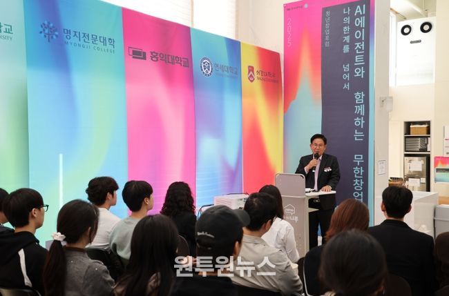 박강수 마포구청장이 청년들에게 응원의 말을 전하고 있다.