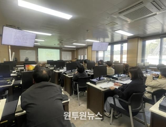 지난 5일, 2026년 농업분야 보조사업 추진을 위한 관련 읍면 담당자 실무교육을 실시하고 있다.