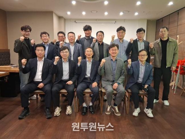 이경열 천안시 도시주택국장과 방효찬 아산시 도시개발국장 등 천안·아산시 도시발전부서가 인접 도시 간의 지속 가능한 공동 발전 방안을 모색했다.