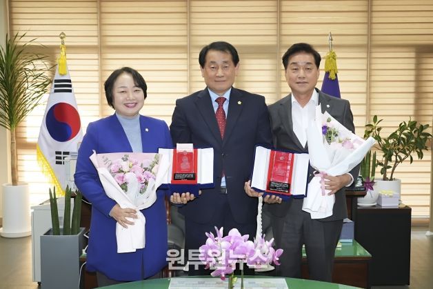 안동시의회 권기윤·정복순의원 2025년 경상북도 의정봉사대상 수상