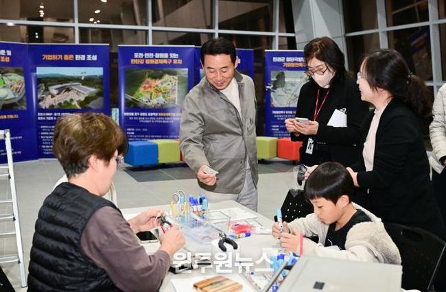 포천시 어린이들, 무대에서 반짝이다...‘2025년 포천시지역아동센터 연합발표회’ 성황리 개최