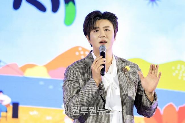 창원시 트롯천재 진해성, 해군장병지원사업에 500만 원 기부